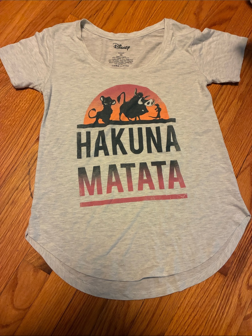 Disney Light Gray 'Hakuna Matata' Graphic Tee with Sunset Colors size XS